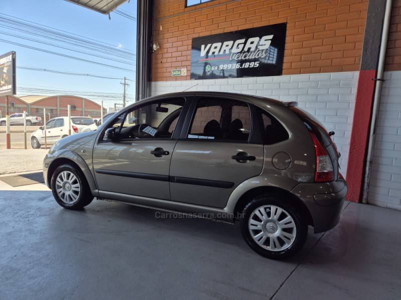 CITROËN - C3 - 2010/2011 - Verde - R$ 28.000,00