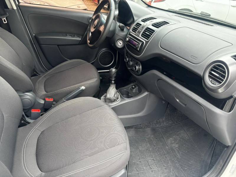 FIAT - GRAND SIENA - 2018/2018 - Branca - R$ 37.000,00