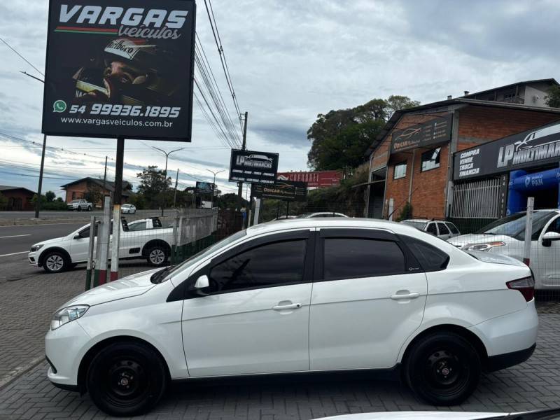FIAT - GRAND SIENA - 2018/2018 - Branca - R$ 37.000,00