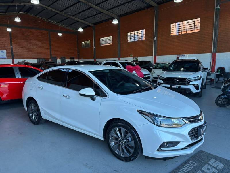 CHEVROLET - CRUZE - 2017/2018 - Branca - R$ 95.000,00