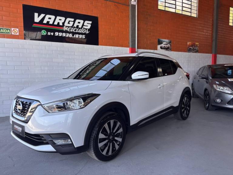 NISSAN - KICKS - 2016/2017 - Branca - R$ 82.000,00