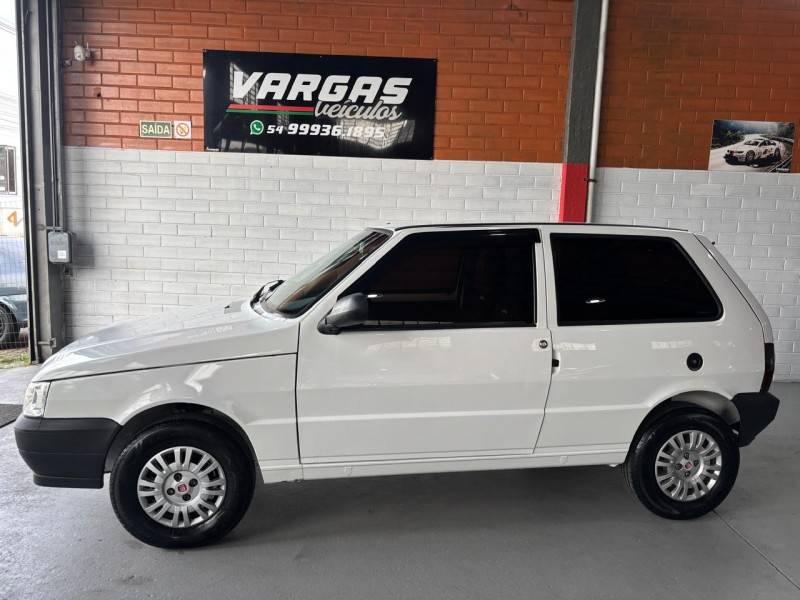 FIAT - UNO - 2012/2013 - Branca - R$ 26.000,00