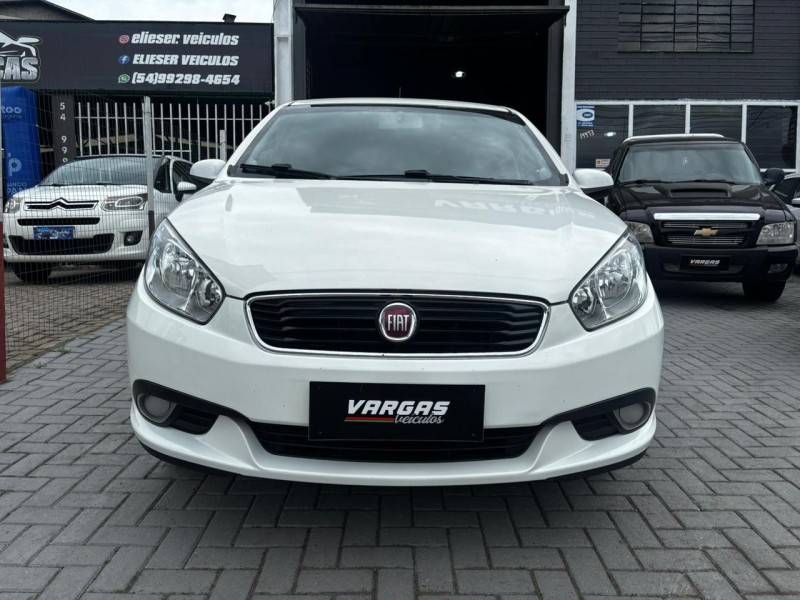FIAT - GRAND SIENA - 2018/2018 - Branca - R$ 37.000,00