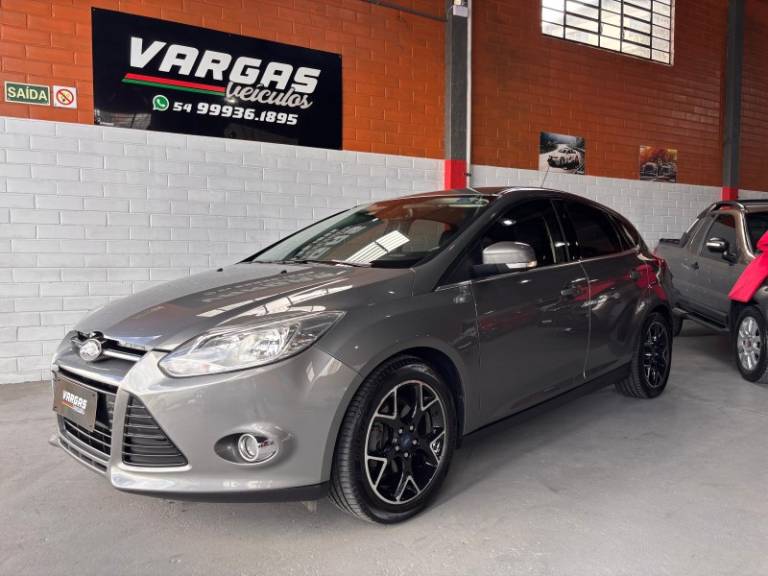 FORD - FOCUS - 2014/2015 - Cinza - R$ 57.000,00