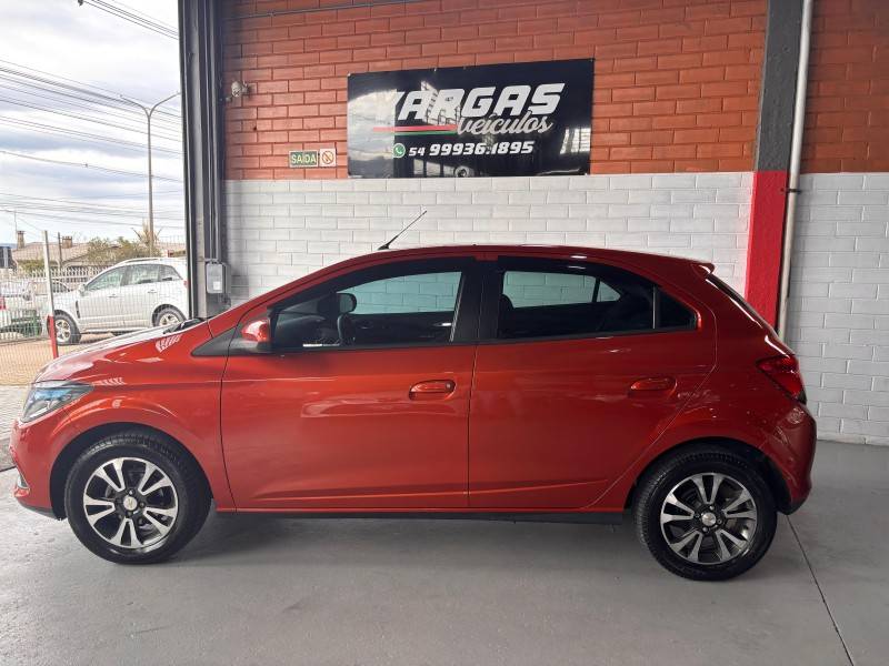 CHEVROLET - ONIX - 2013/2013 - Laranja - R$ 46.000,00