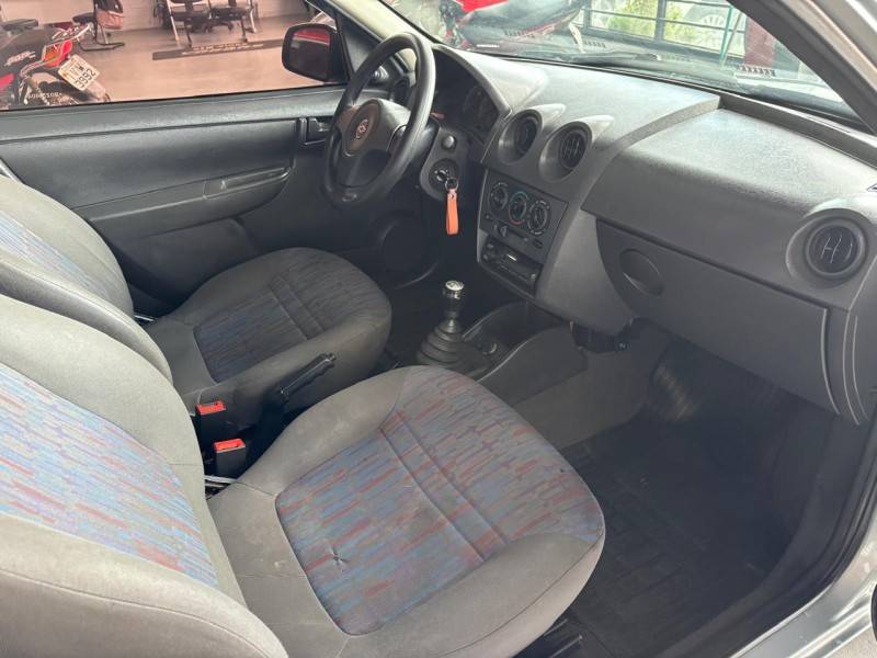 CHEVROLET - CELTA - 2010/2011 - Prata - R$ 22.000,00