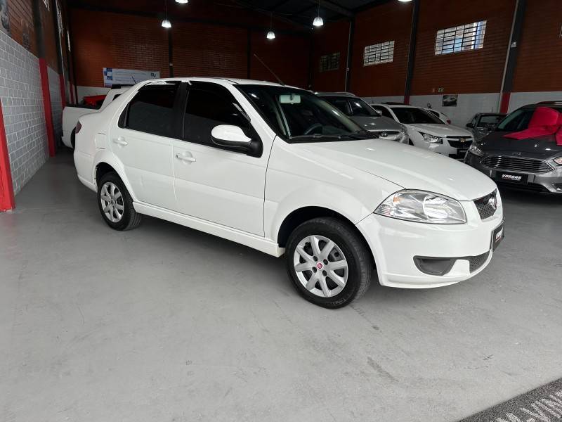 FIAT - SIENA - 2014/2015 - Branca - R$ 37.000,00