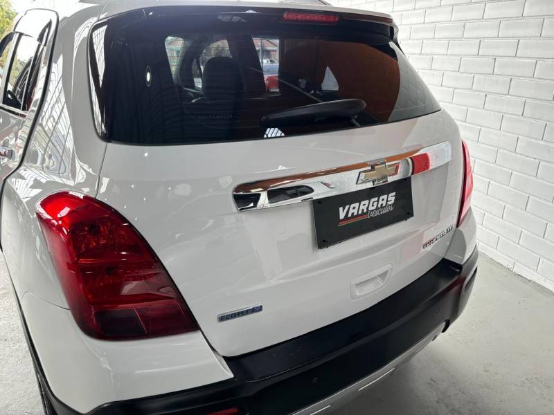 CHEVROLET - TRACKER - 2013/2014 - Branca - R$ 73.000,00