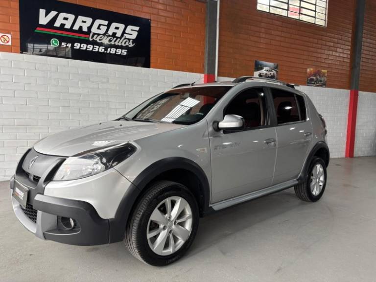 RENAULT - SANDERO - 2013/2014 - Prata - R$ 40.000,00