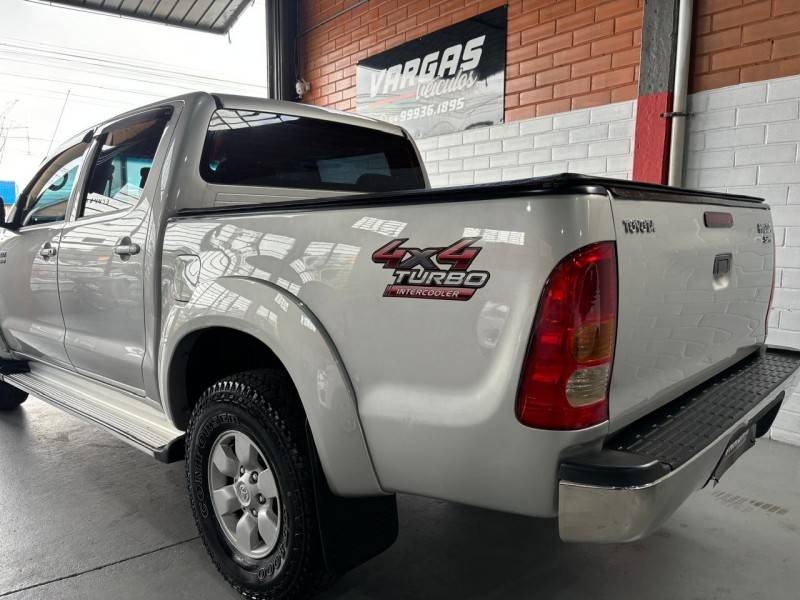 TOYOTA - HILUX - 2005/2006 - Prata - R$ 115.000,00