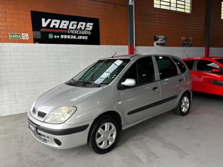 RENAULT - SCÉNIC - 2008/2009 - Prata - R$ 20.000,00