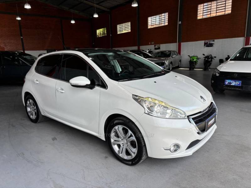 PEUGEOT - 208 - 2015/2016 - Branca - R$ 54.000,00