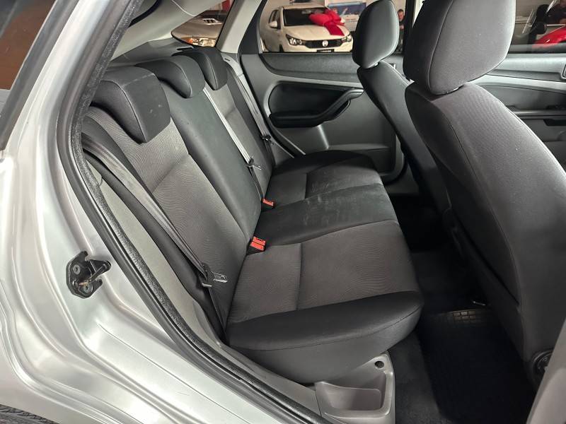 FORD - FOCUS - 2011/2012 - Prata - R$ 42.000,00