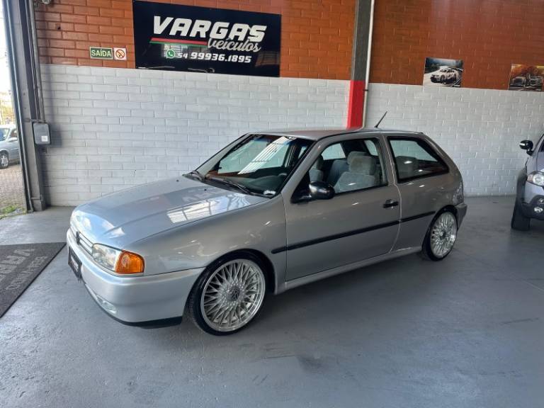 VOLKSWAGEN - GOL - 1996/1997 - Prata - R$ 18.000,00