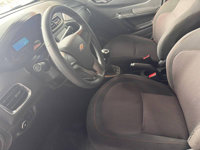CHEVROLET - ONIX - 2013/2013 - Laranja - R$ 46.000,00