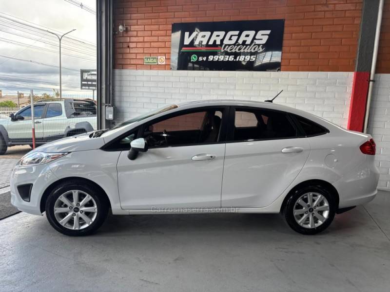 FORD - FIESTA - 2011/2011 - Branca - R$ 39.000,00