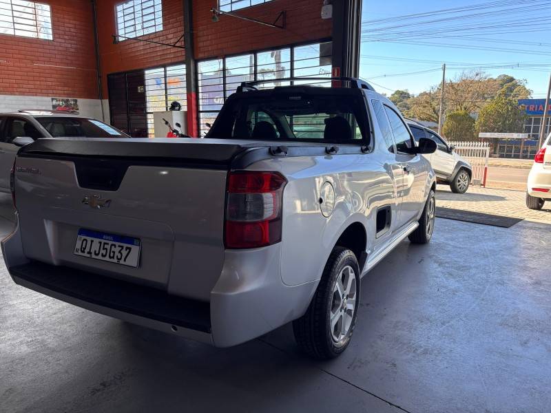 CHEVROLET - MONTANA - 2017/2018 - Prata - R$ 50.000,00