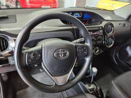 TOYOTA - ETIOS - 2017/2018 - Vermelha - R$ 58.000,00