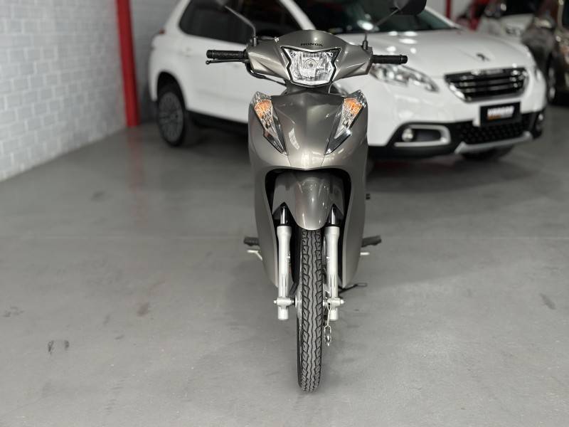 HONDA - BIZ 110I - 2022/2022 - Prata - R$ 12.500,00