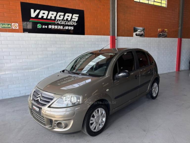 CITROËN - C3 - 2010/2011 - Verde - R$ 28.000,00