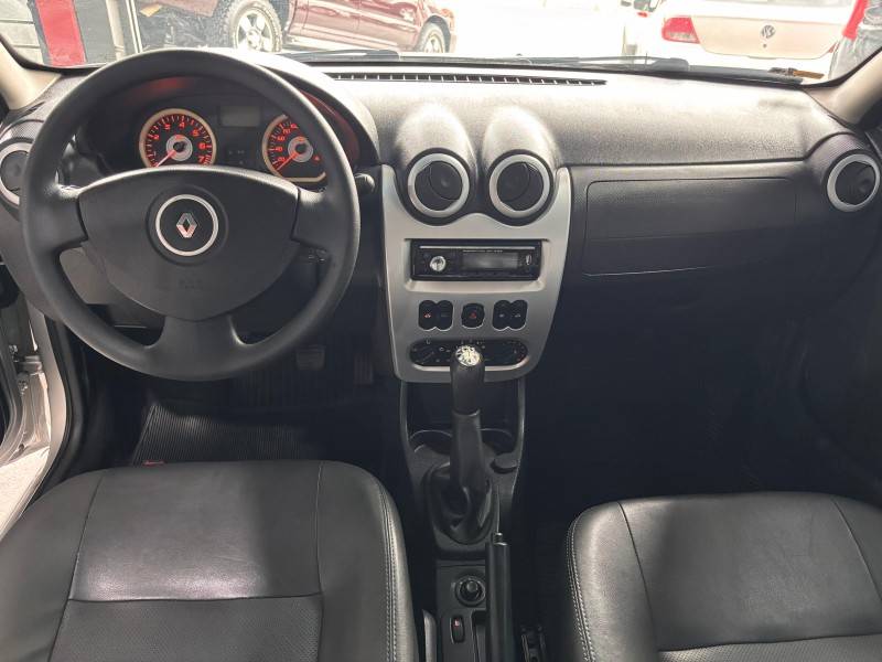 RENAULT - SANDERO - 2011/2011 - Prata - R$ 36.000,00