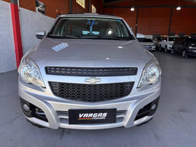 CHEVROLET - MONTANA - 2017/2018 - Prata - R$ 50.000,00