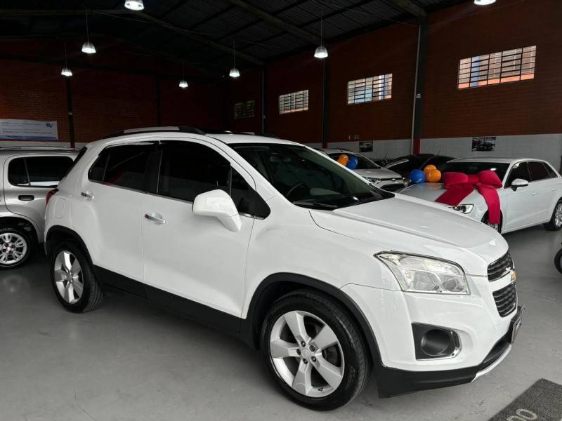CHEVROLET - TRACKER - 2013/2014 - Branca - R$ 73.000,00