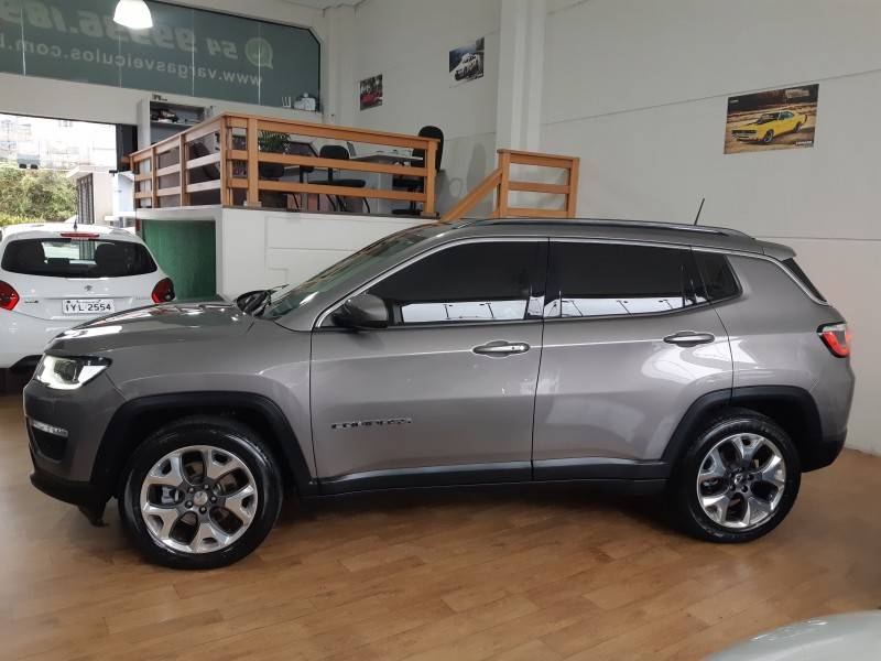 JEEP - COMPASS - 2019/2019 - Cinza - R$ 100.000,00