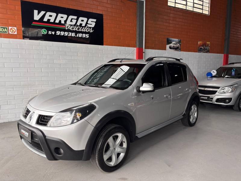 RENAULT - SANDERO - 2011/2011 - Prata - R$ 36.000,00