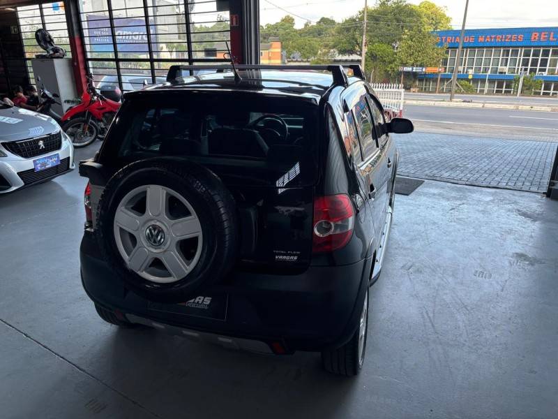 VOLKSWAGEN - CROSSFOX - 2008/2009 - Preta - R$ 37.000,00