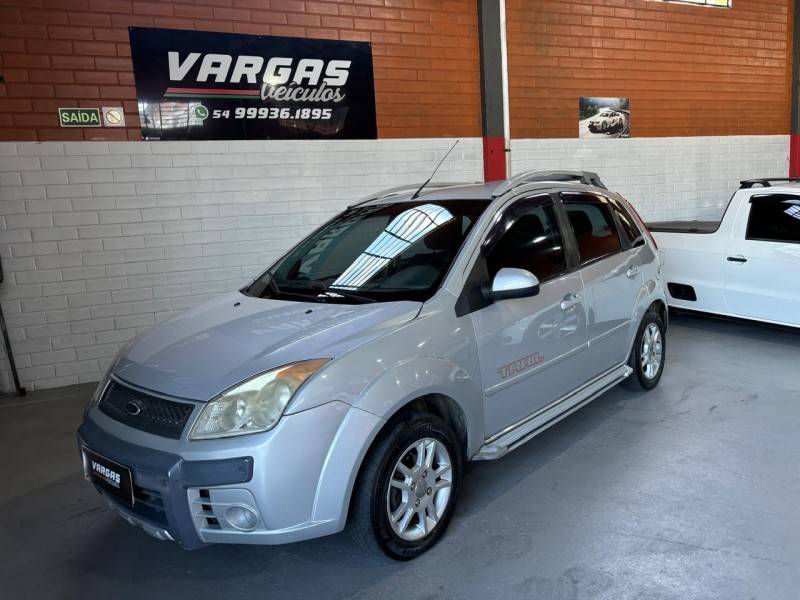 FORD - FIESTA - 2008/2009 - Prata - R$ 29.900,00