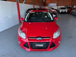 FORD - FOCUS - 2013/2014 - Vermelha - R$ 65.000,00