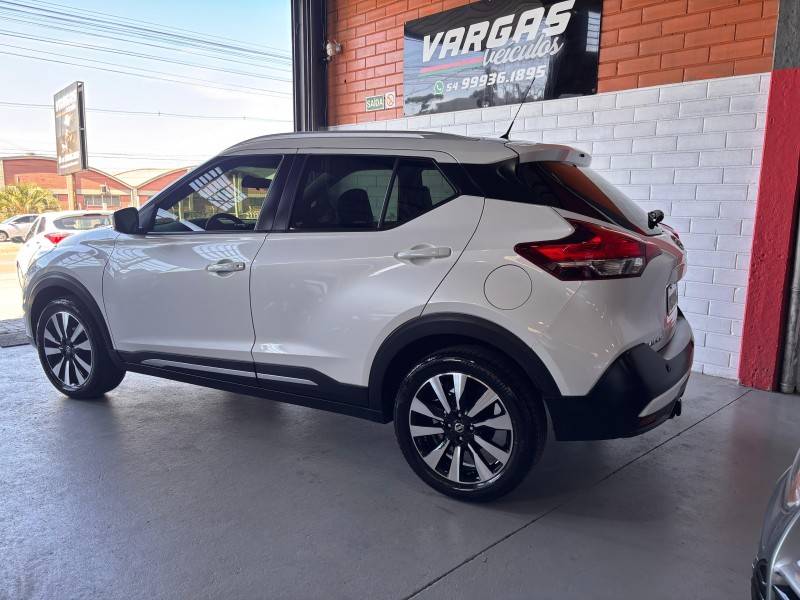NISSAN - KICKS - 2016/2017 - Branca - R$ 82.000,00