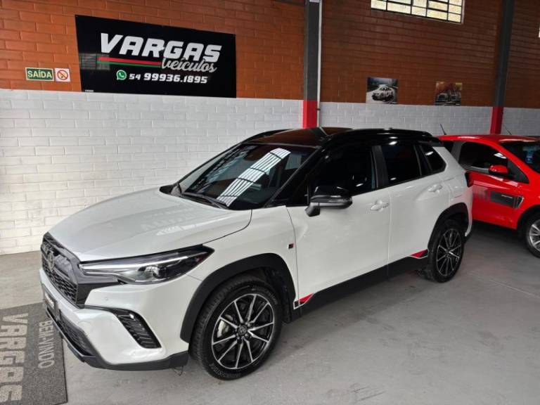 TOYOTA - COROLLA - 2023/2024 - Branca - R$ 170.000,00