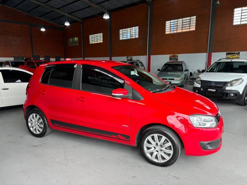 VOLKSWAGEN - FOX - 2011/2011 - Vermelha - R$ 32.900,00