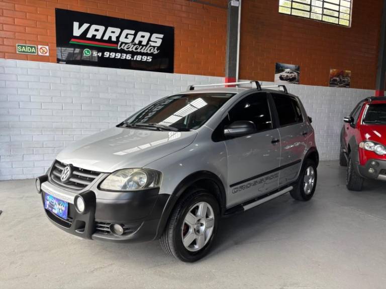 VOLKSWAGEN - CROSSFOX - 2008/2009 - Prata - R$ 37.000,00