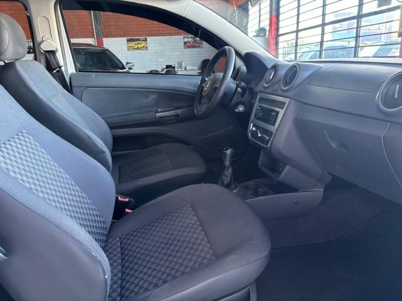 VOLKSWAGEN - SAVEIRO - 2015/2015 - Branca - R$ 60.000,00