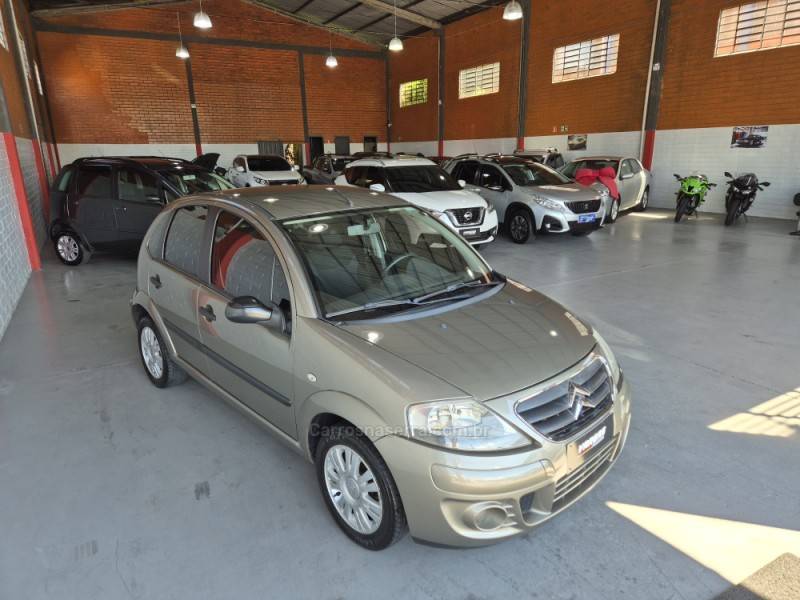 CITROËN - C3 - 2010/2011 - Verde - R$ 28.000,00