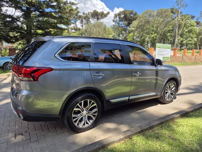 MITSUBISHI - OUTLANDER - 2016/2016 - Cinza - R$ 128.000,00