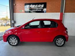 TOYOTA - ETIOS - 2018/2019 - Vermelha - R$ 61.000,00