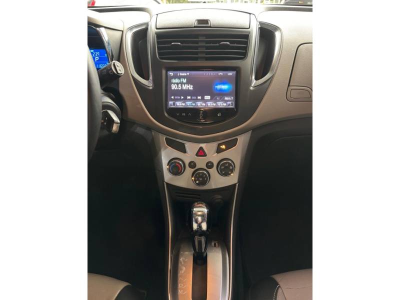 CHEVROLET - TRACKER - 2013/2014 - Prata - R$ 70.000,00