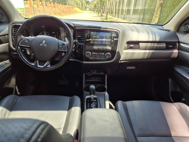 MITSUBISHI - OUTLANDER - 2016/2016 - Cinza - R$ 128.000,00