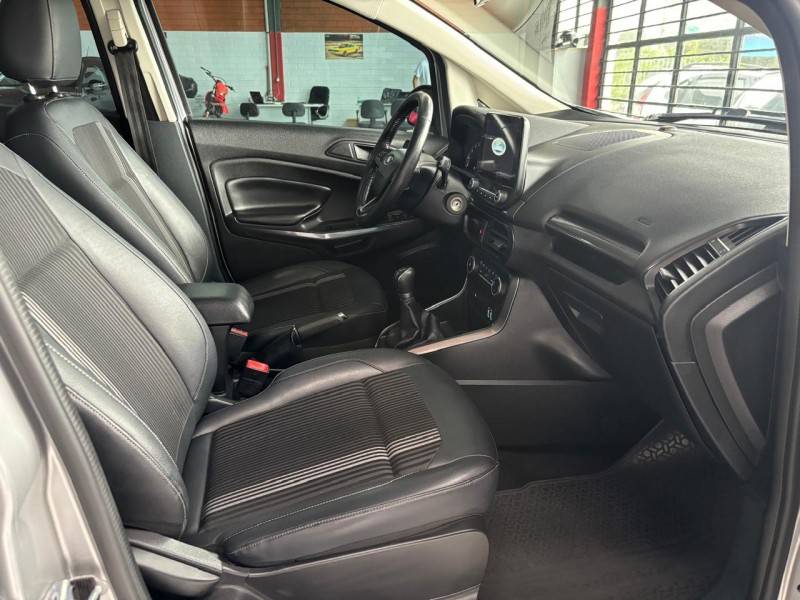 FORD - ECOSPORT - 2017/2018 - Prata - R$ 75.000,00