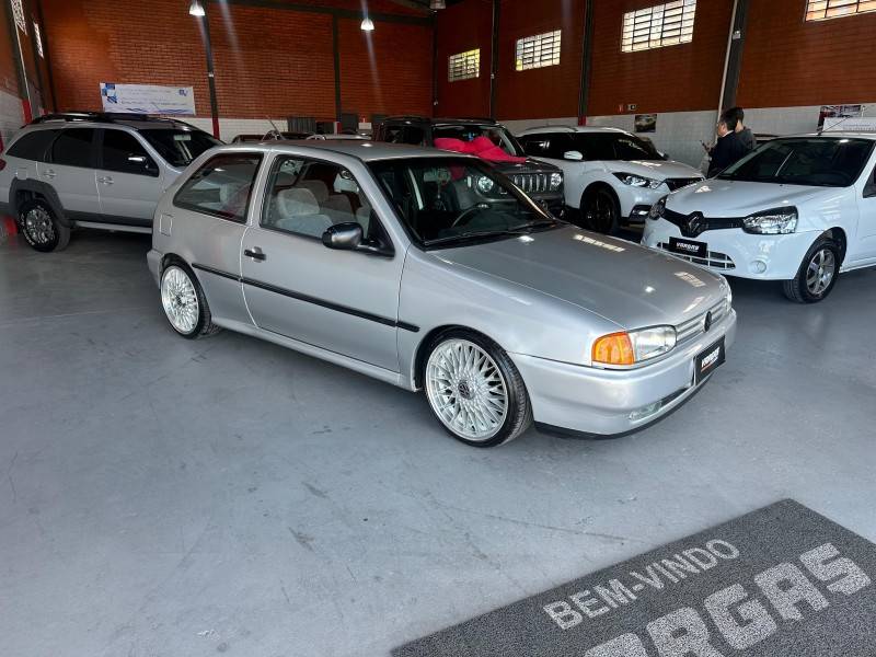 VOLKSWAGEN - GOL - 1996/1997 - Prata - R$ 18.000,00