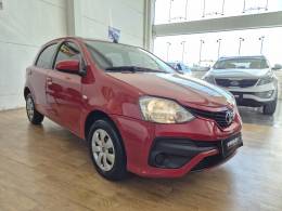 TOYOTA - ETIOS - 2017/2018 - Vermelha - R$ 58.000,00