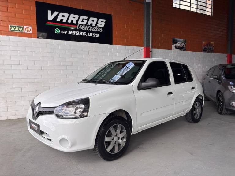 RENAULT - CLIO - 2013/2014 - Branca - R$ 32.000,00
