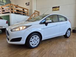 FORD - FIESTA - 2013/2014 - Branca - R$ 42.000,00