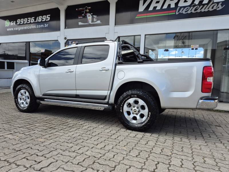 CHEVROLET - S10 - 2014/2014 - Prata - R$ 96.000,00