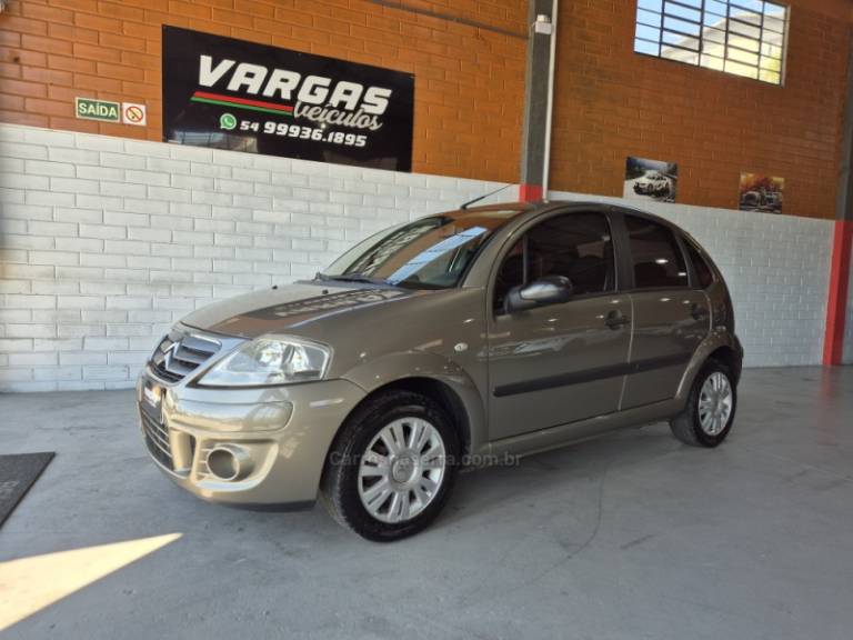 CITROËN - C3 - 2010/2011 - Verde - R$ 28.000,00