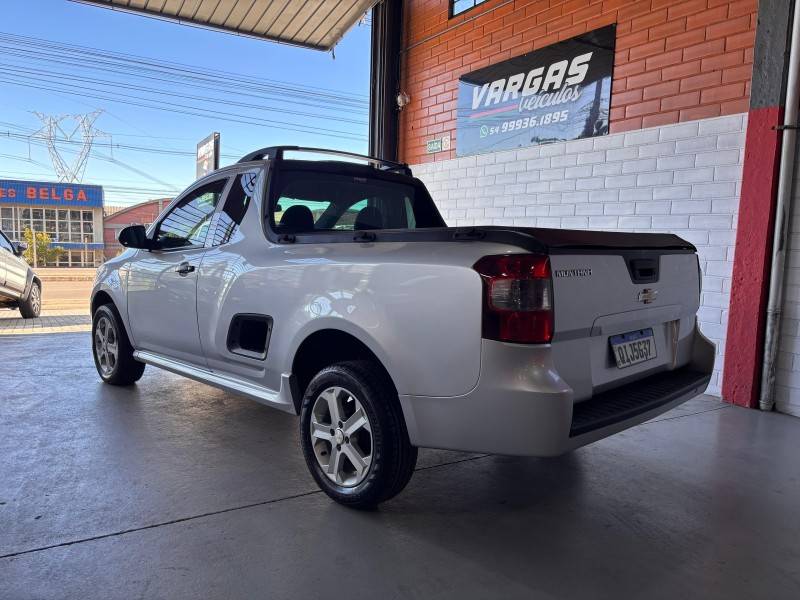 CHEVROLET - MONTANA - 2017/2018 - Prata - R$ 50.000,00